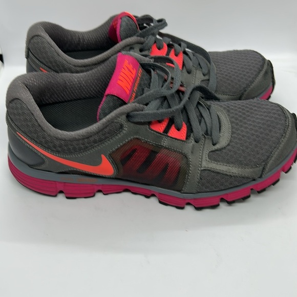 Nike Women's Gray and Hot Pink dual fusion ST2 Athletic Shoes - Picture 2 of 16